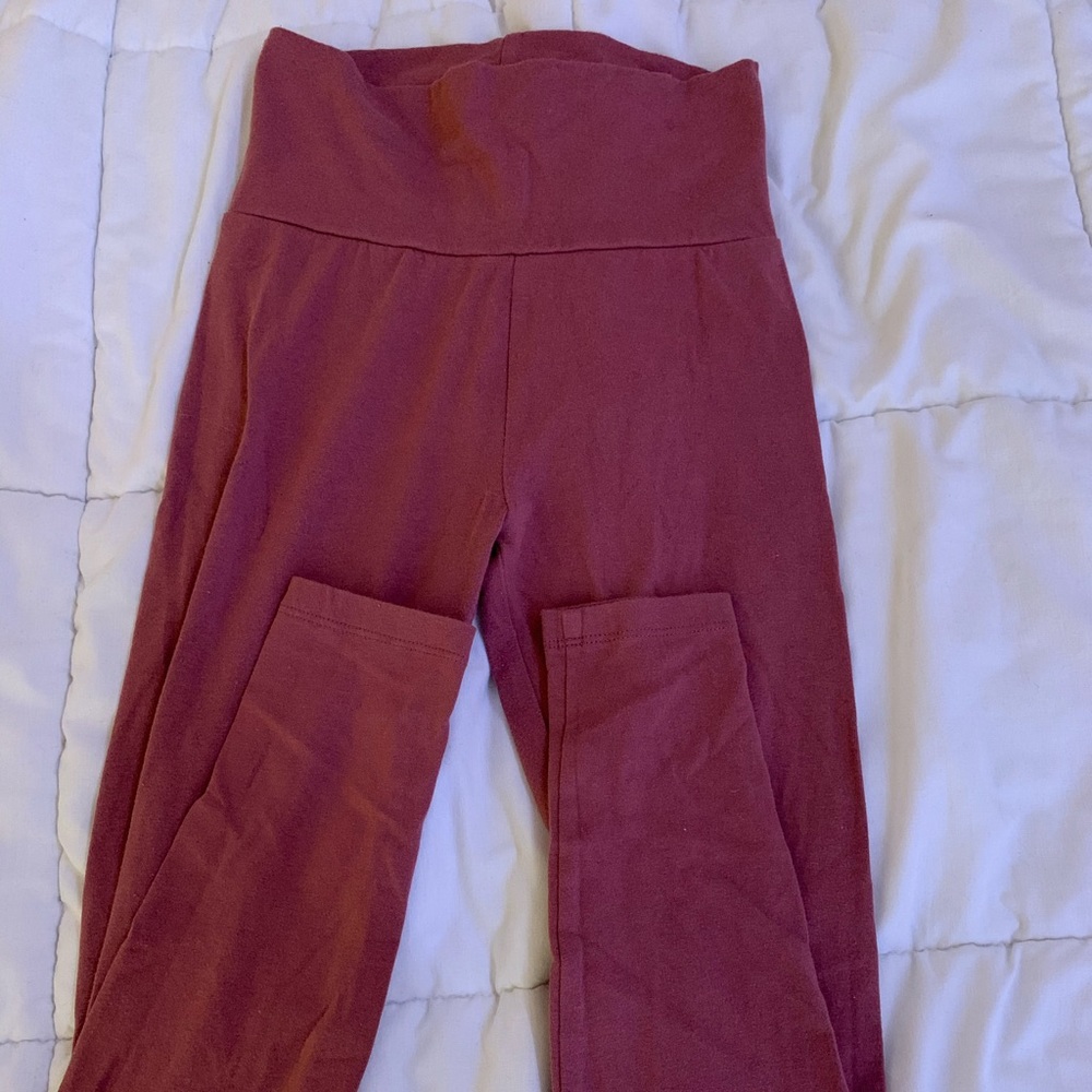 CHARLOTTE RUSE MUAVE LEGGINGS